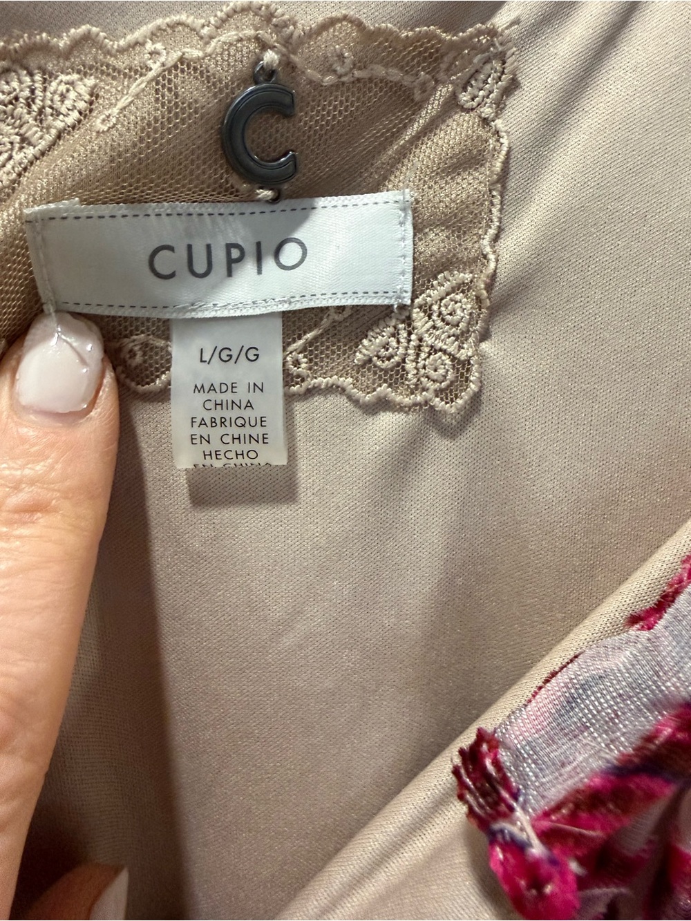 Bloomingdale’s Cupio Red Floral Burnout Ruffle Blouse on Cream size Large - Picture 10 of 16